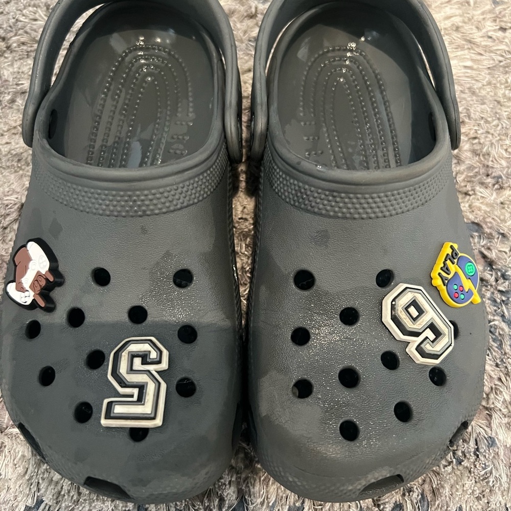Kids Gray CROCS with Fun Charms size 2 Junior
